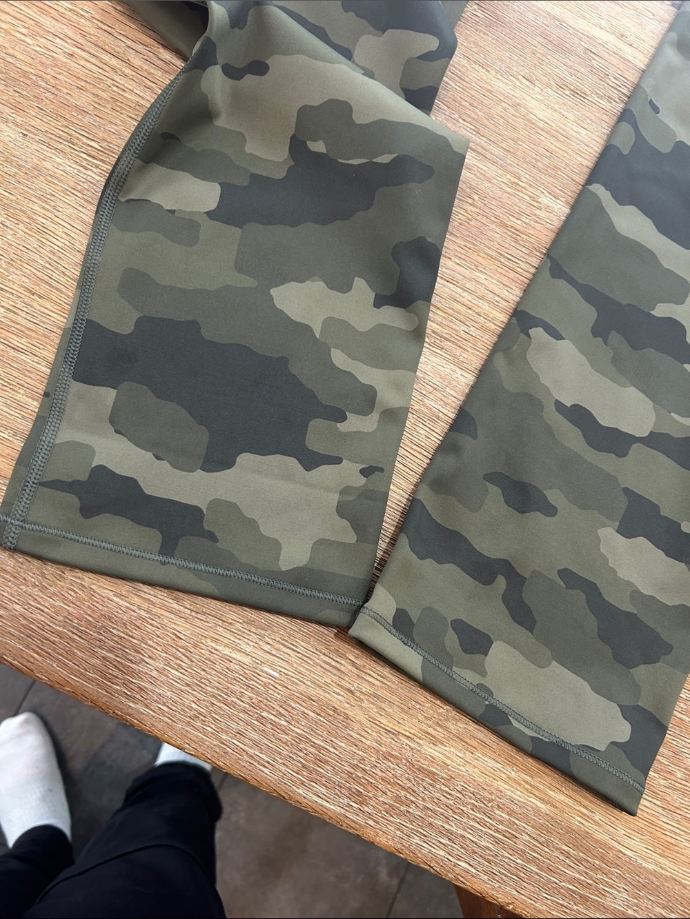 Duluth Trading Co  Olive Green Camo Leggings size S x 31 - Picture 4 of 7